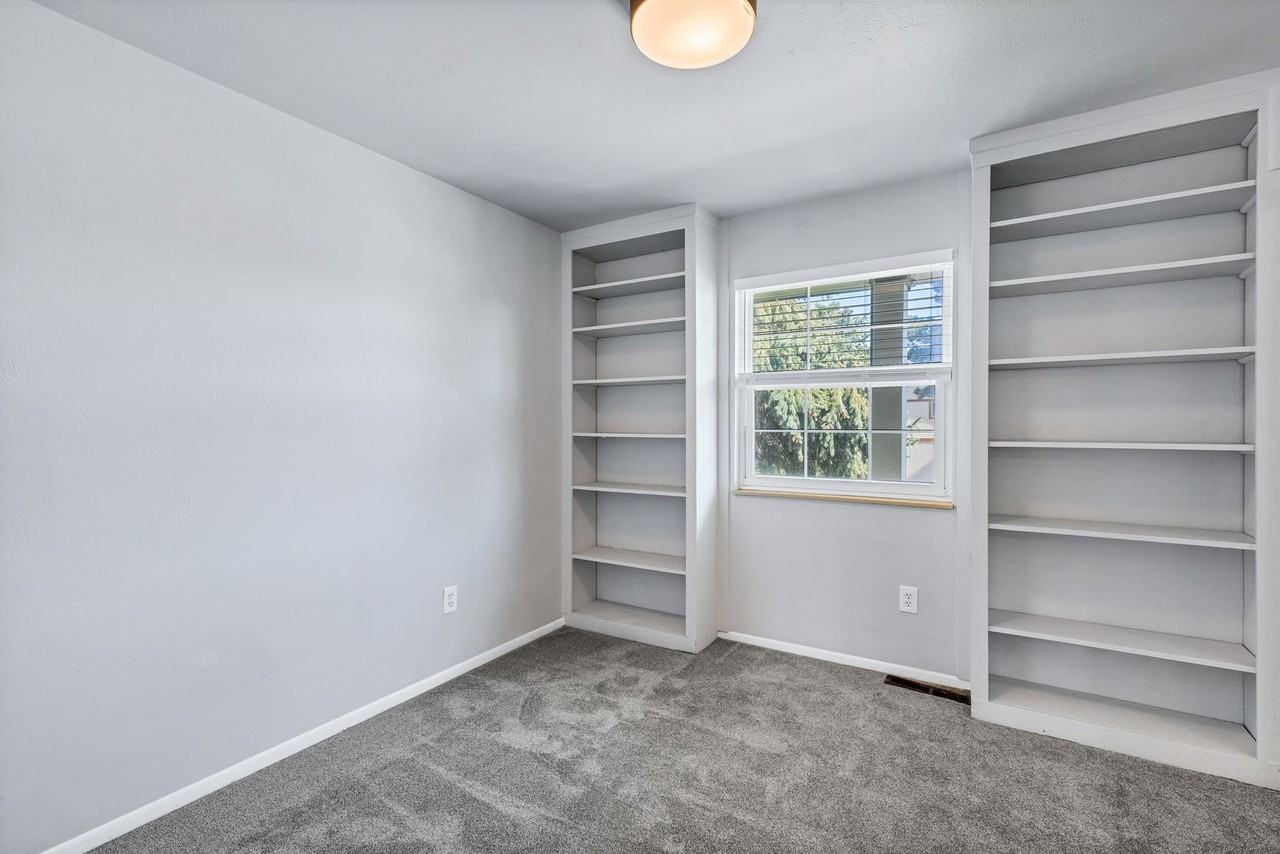 6728 Palace Dr - Photo 7 of 30