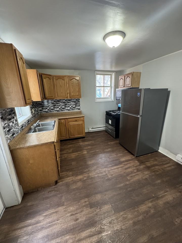135 Juniata St #1 - Photo 4 of 17