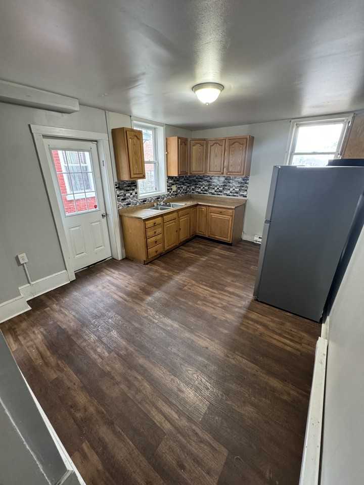135 Juniata St #1 - Photo 5 of 17