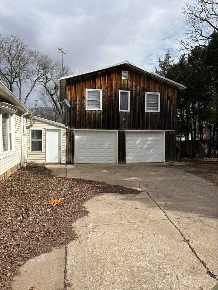 910 S Emporia St #1 - Photo 2 of 17