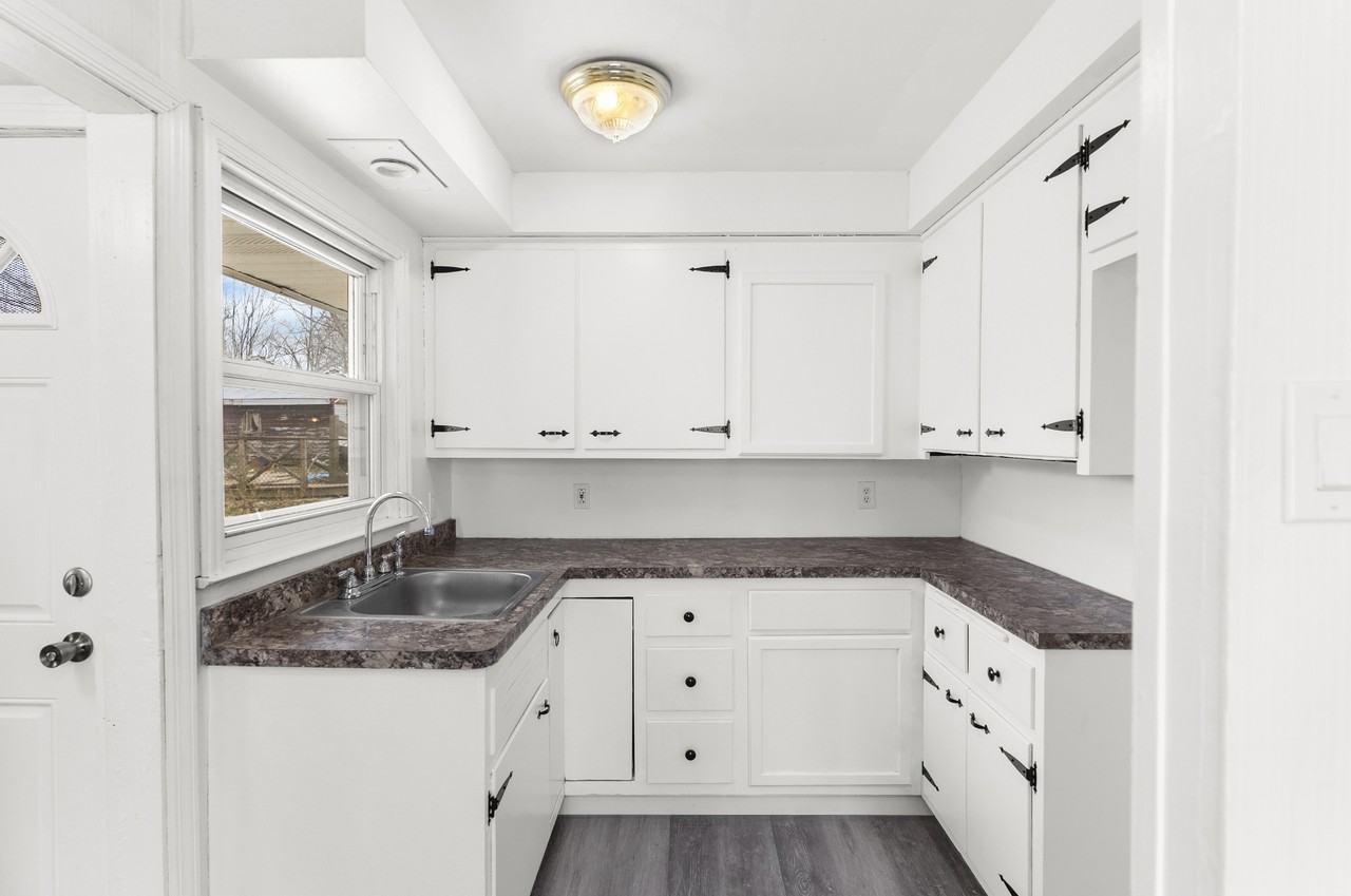 368 Erskine Ave #1 - Photo 4 of 14