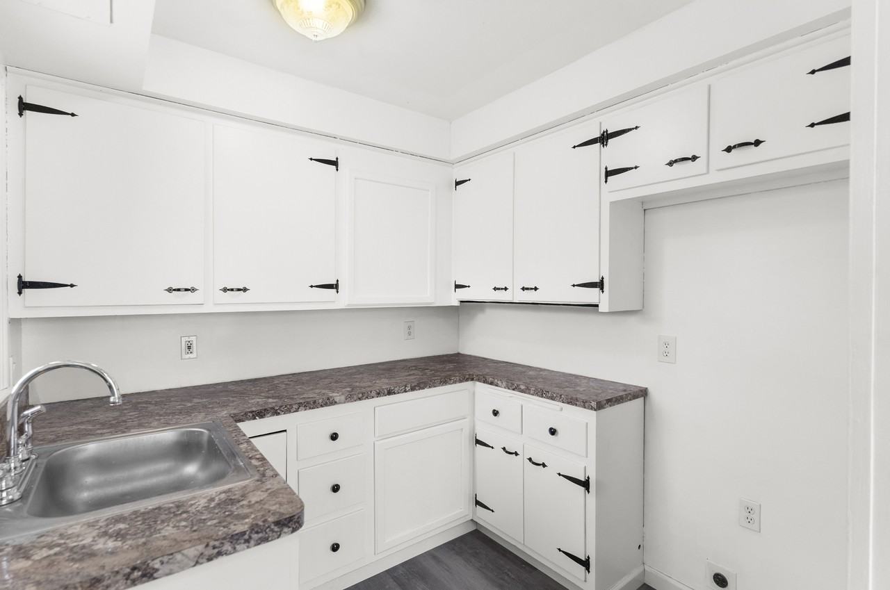 368 Erskine Ave #1 - Photo 5 of 14