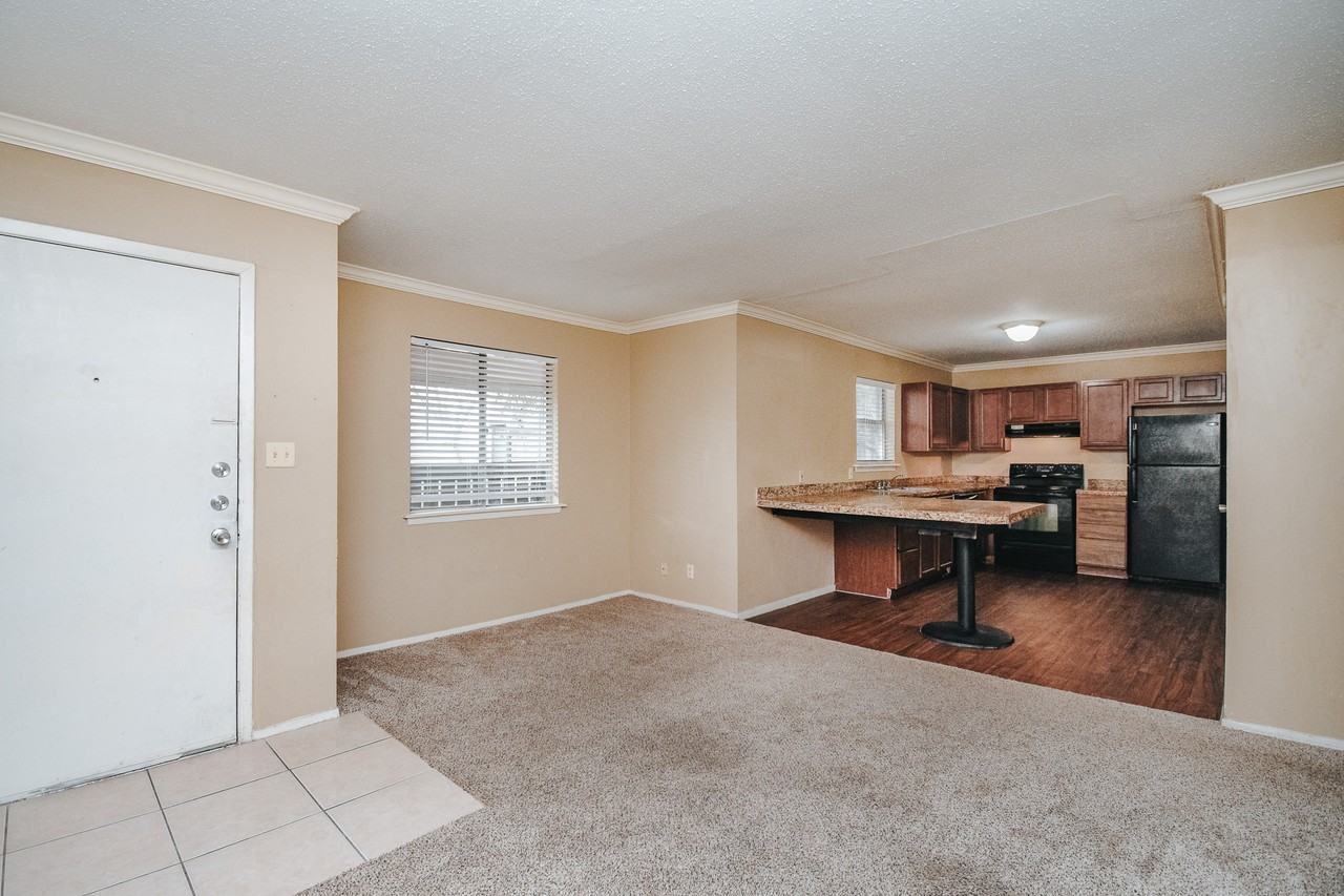 3001 Arroyo DrApt 606 #606 - Photo 2 of 19