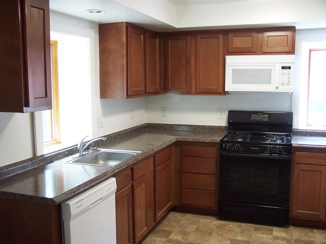 267 Hanover St #1 - Photo 3 of 16