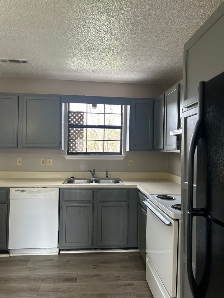 37 Iris Ln - Photo 4 of 12