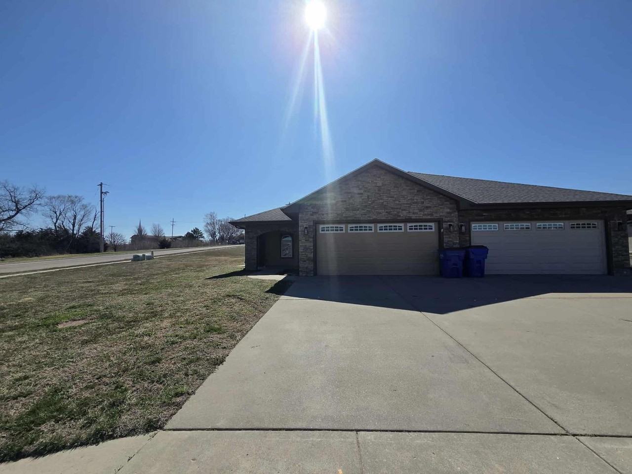 410 Michaels Ct - Photo 2 of 27