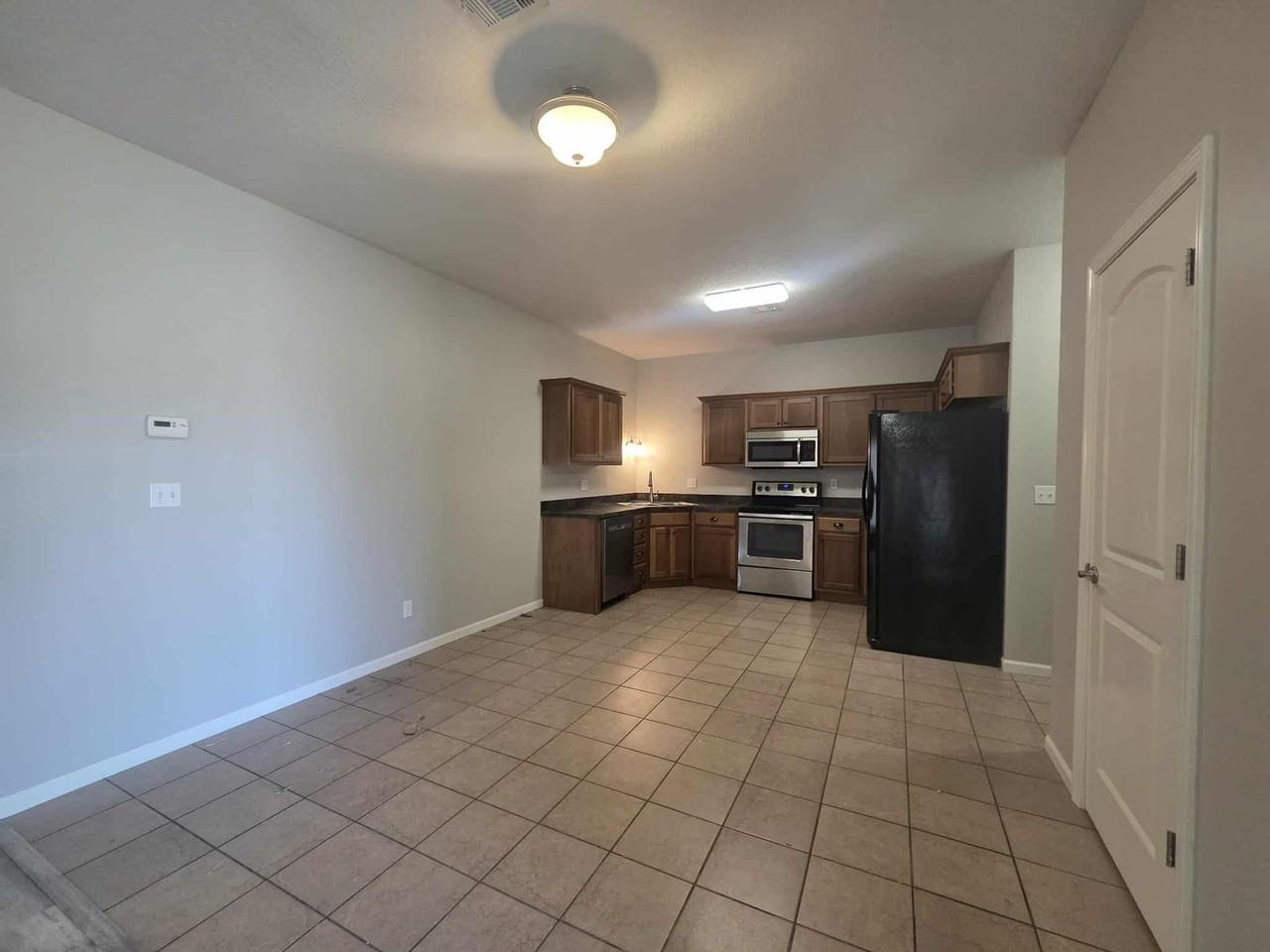 410 Michaels Ct - Photo 7 of 27