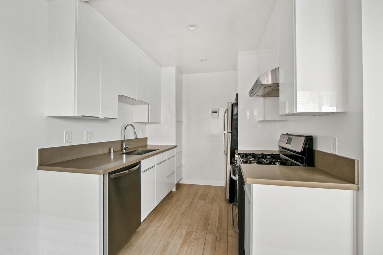 1043 5th St - Photo 6 of 26