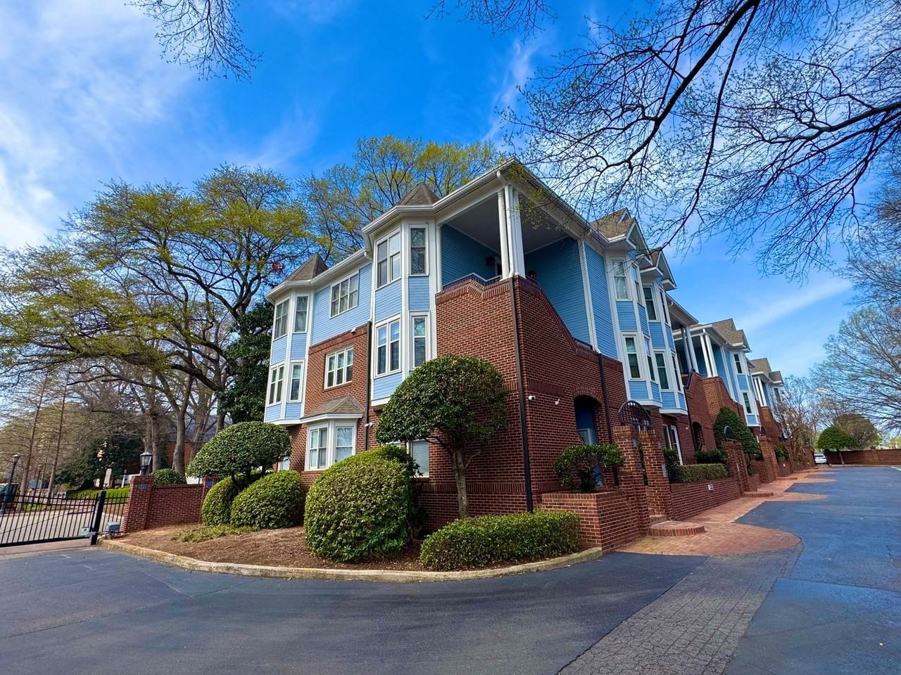 239 New Bern Pl - Photo 3 of 35