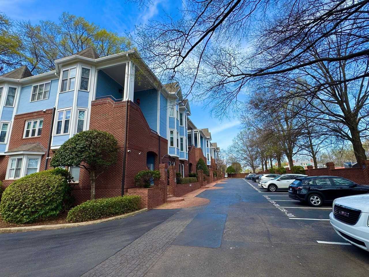 239 New Bern Pl - Photo 4 of 35