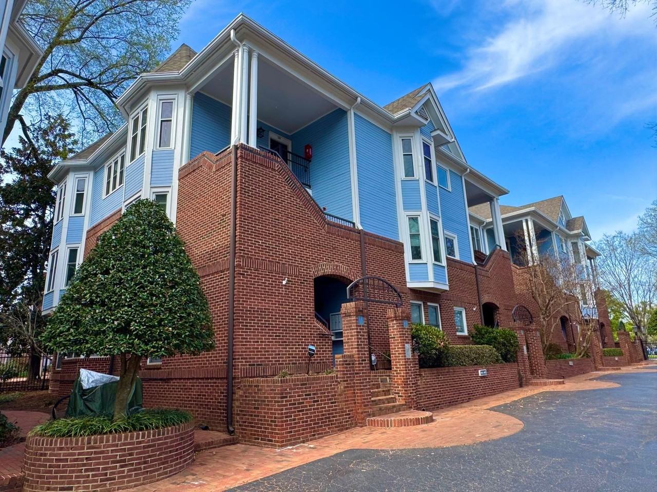 239 New Bern Pl - Photo 7 of 35