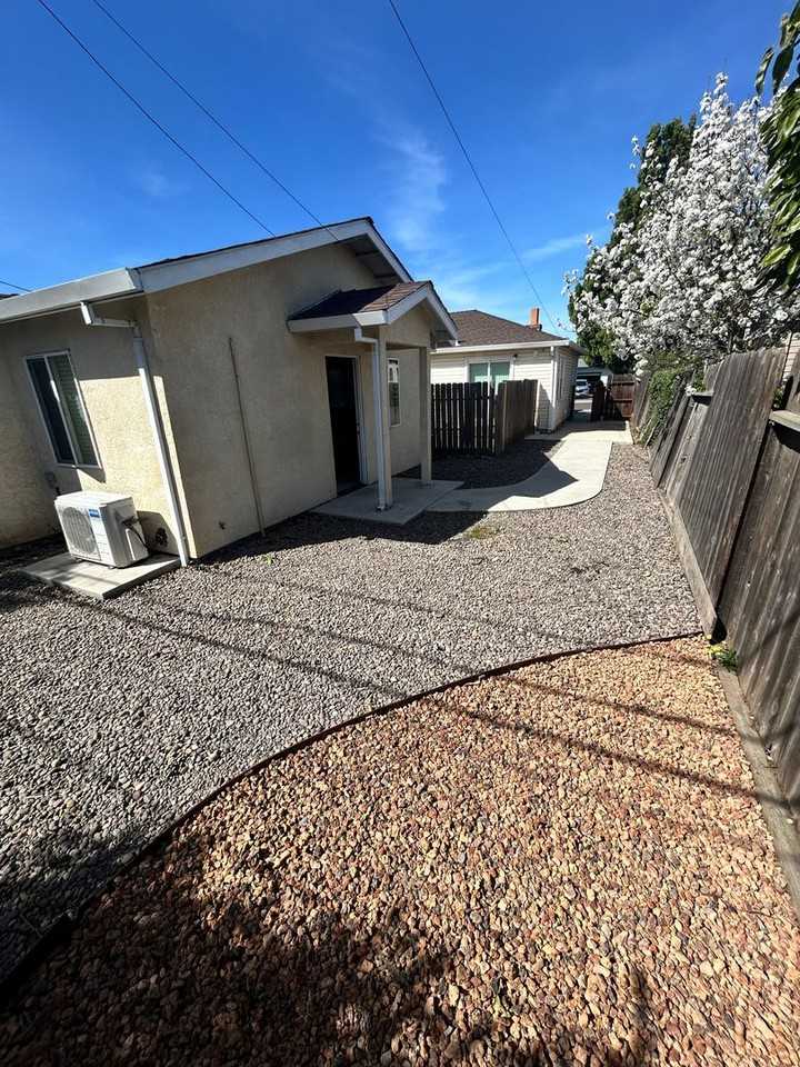 1592 Oxford Way - Photo 2 of 13