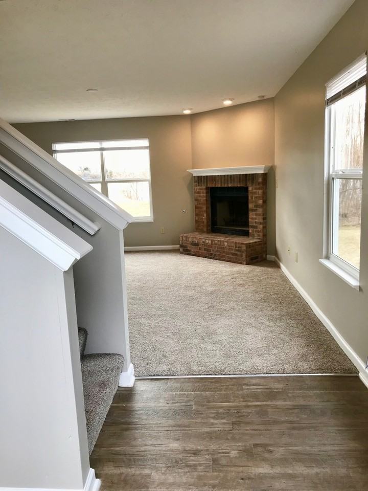 5390 Lakeside Manor Dr - Photo 3 of 35