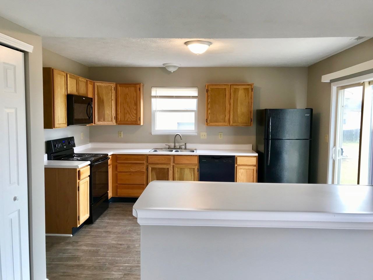 5390 Lakeside Manor Dr - Photo 7 of 35