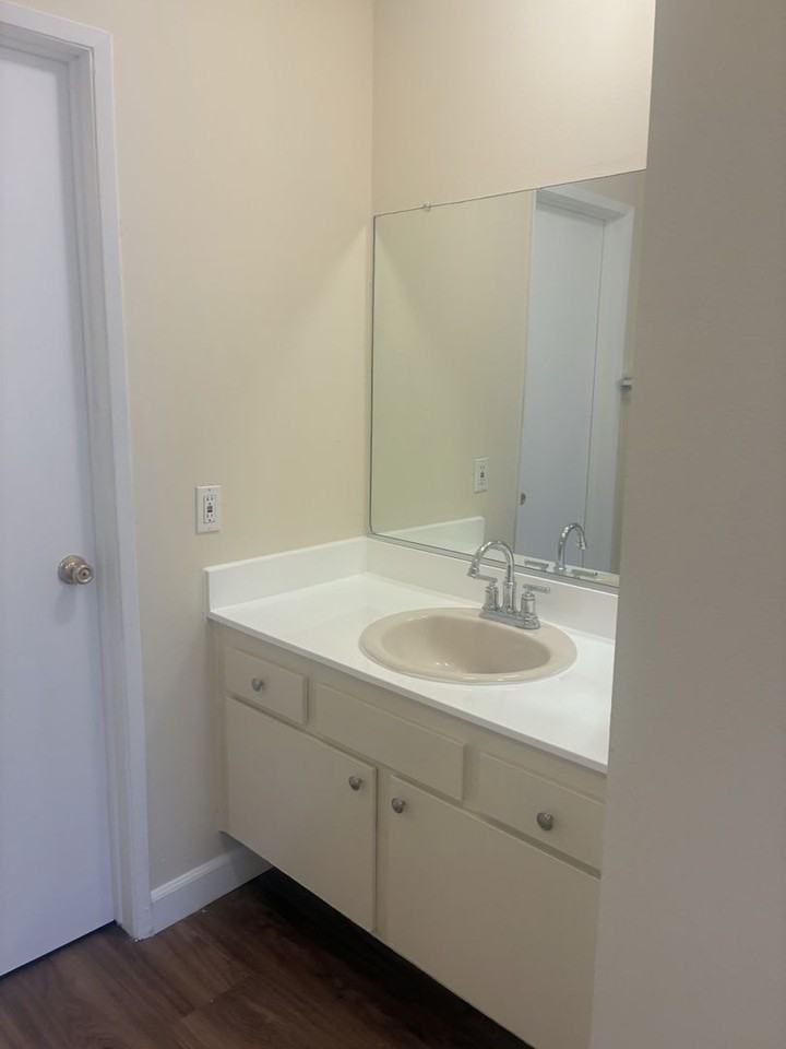 518 E. CYPRESS - Photo 5 of 11