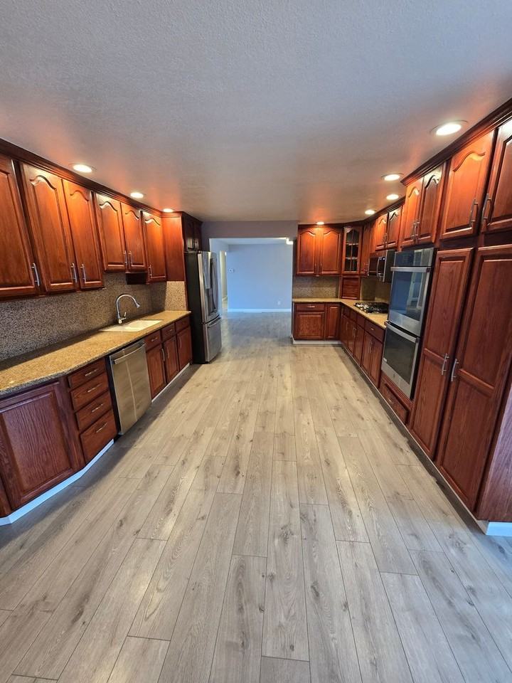 718 Ne 106th Pl - Photo 3 of 16