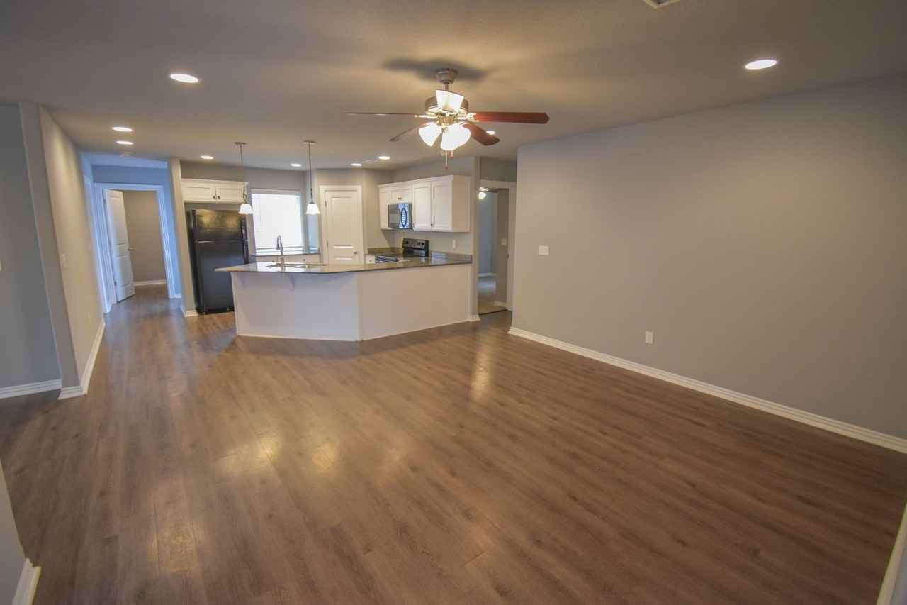 105 S Ray Ave - Photo 2 of 15