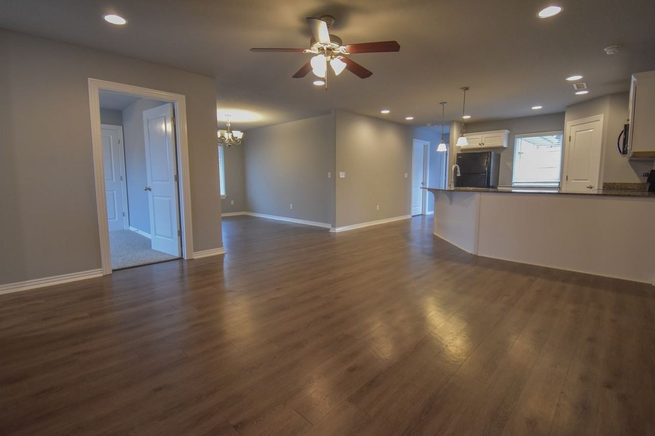 105 S Ray Ave - Photo 3 of 15