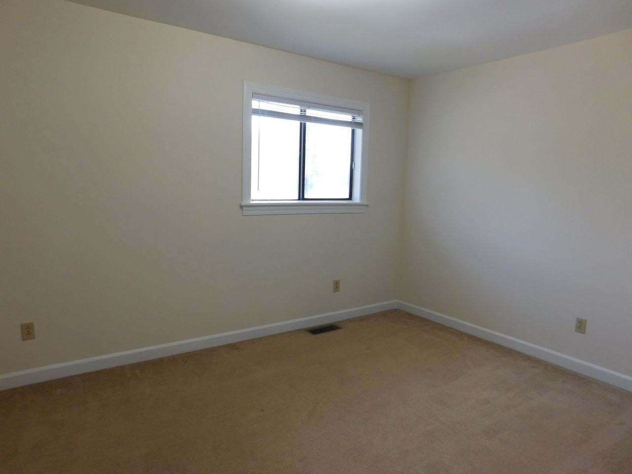 1507 College Way - Photo 7 of 22