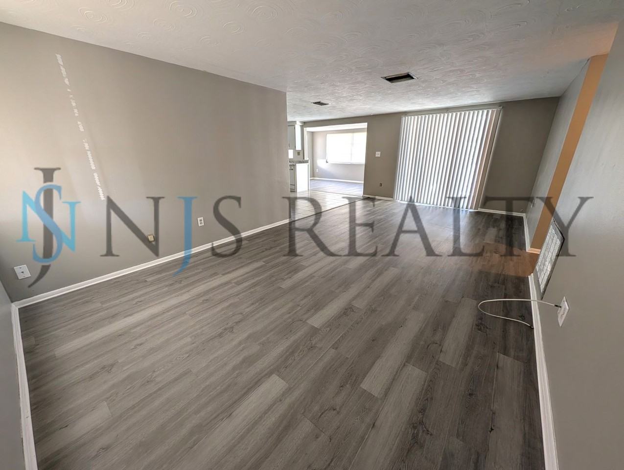 3737 Sablewood Dr - Photo 3 of 18