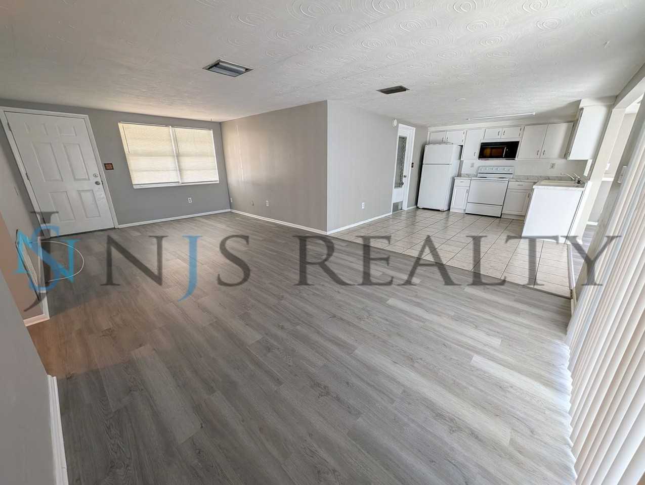 3737 Sablewood Dr - Photo 4 of 18