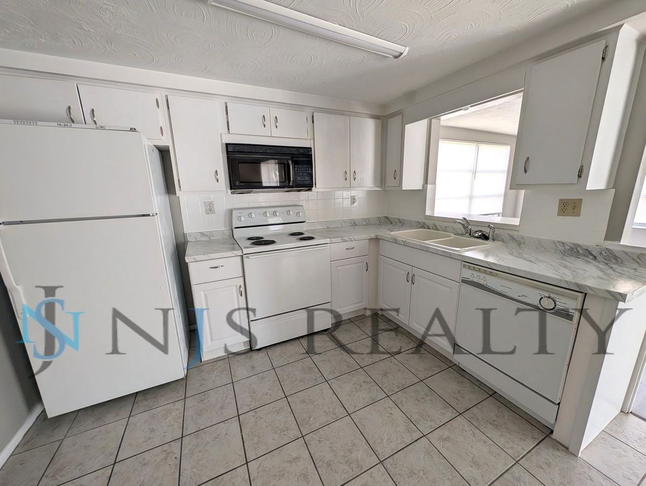 3737 Sablewood Dr - Photo 6 of 18