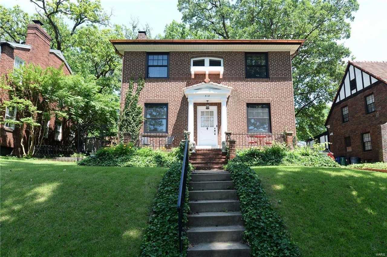 418 Carswold Dr - Photo 3 of 50