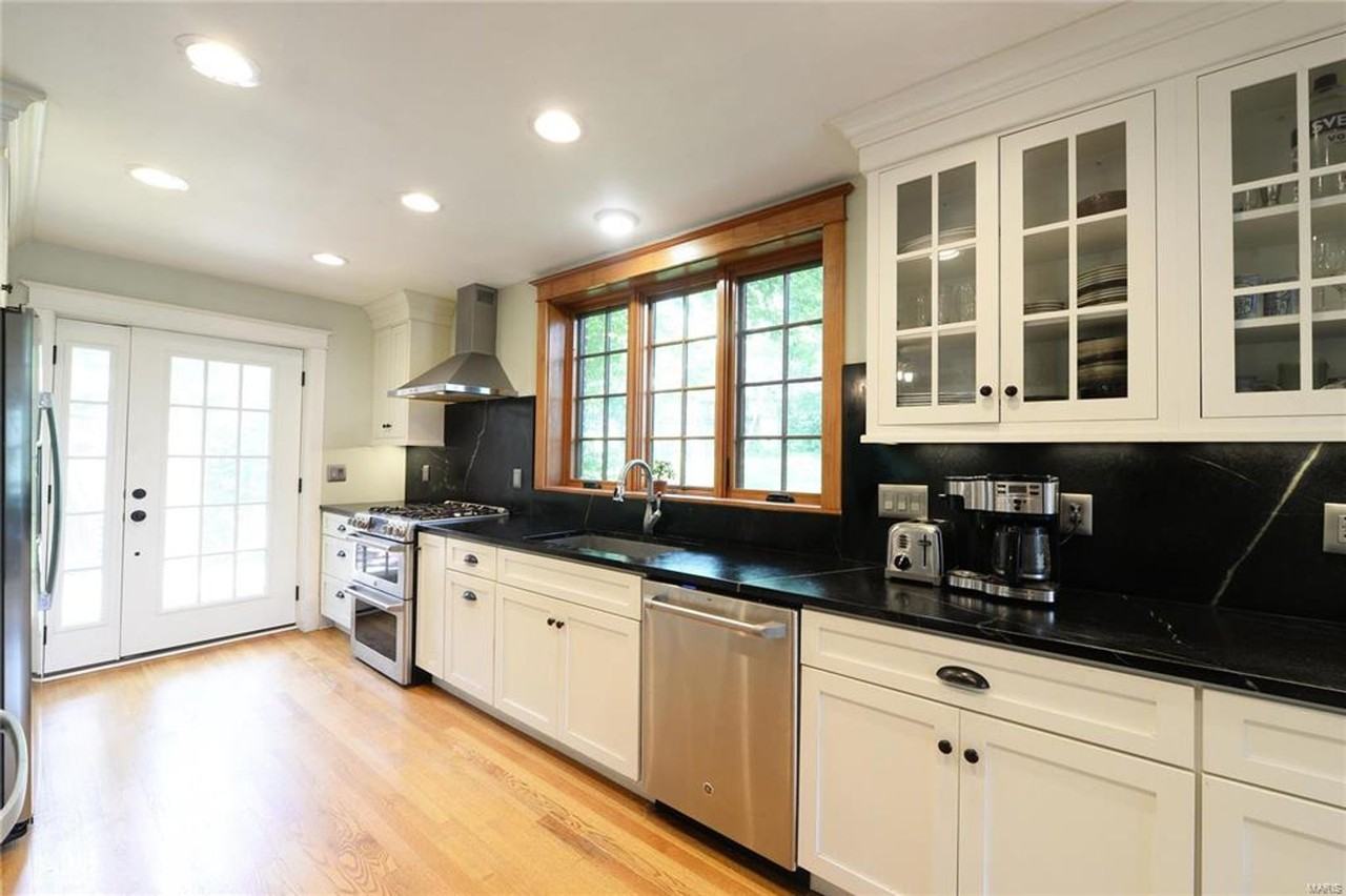 418 Carswold Dr - Photo 5 of 50