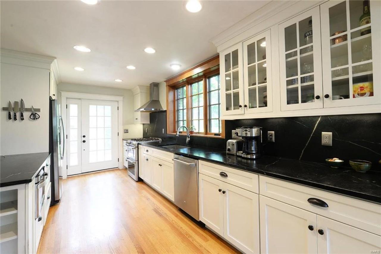 418 Carswold Dr - Photo 6 of 50