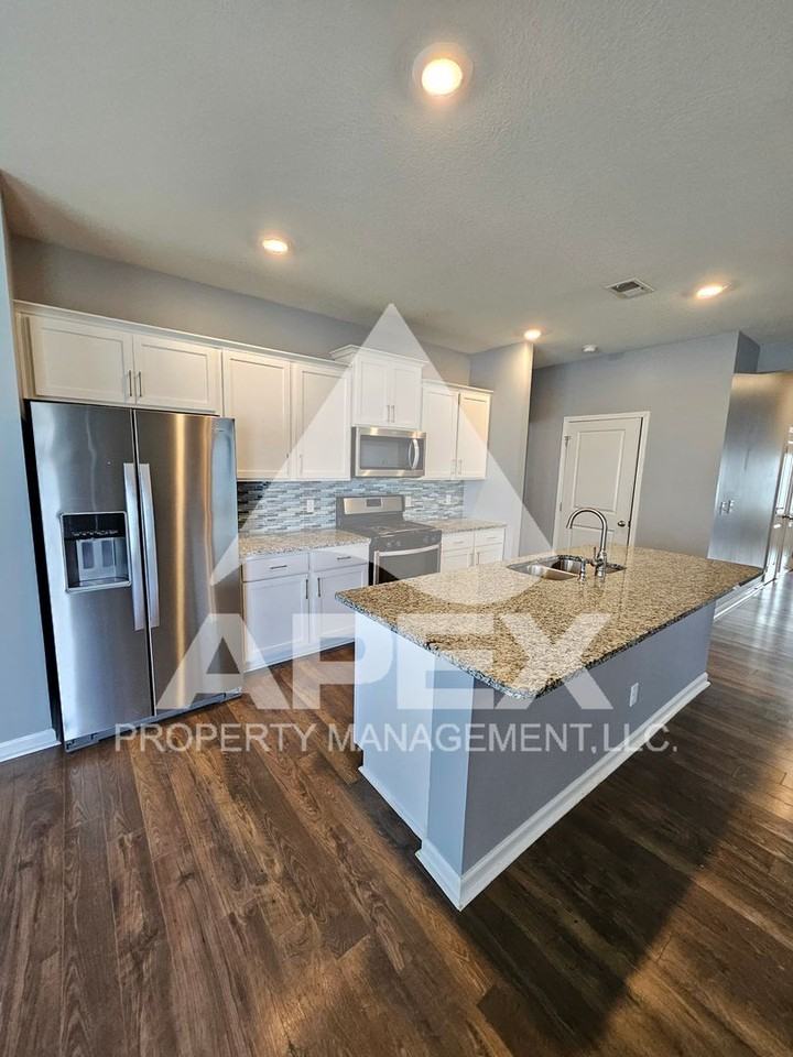 10635 Lady May Ln - Photo 6 of 31