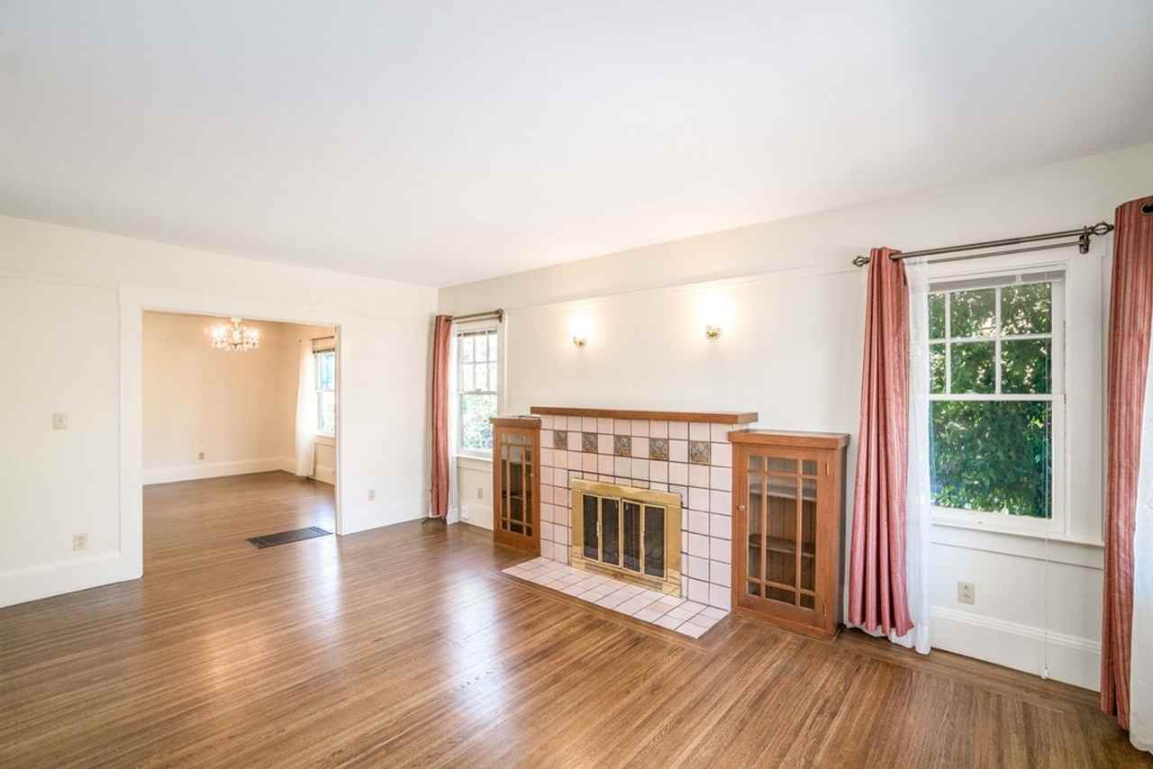 1537 Court St - Photo 2 of 13