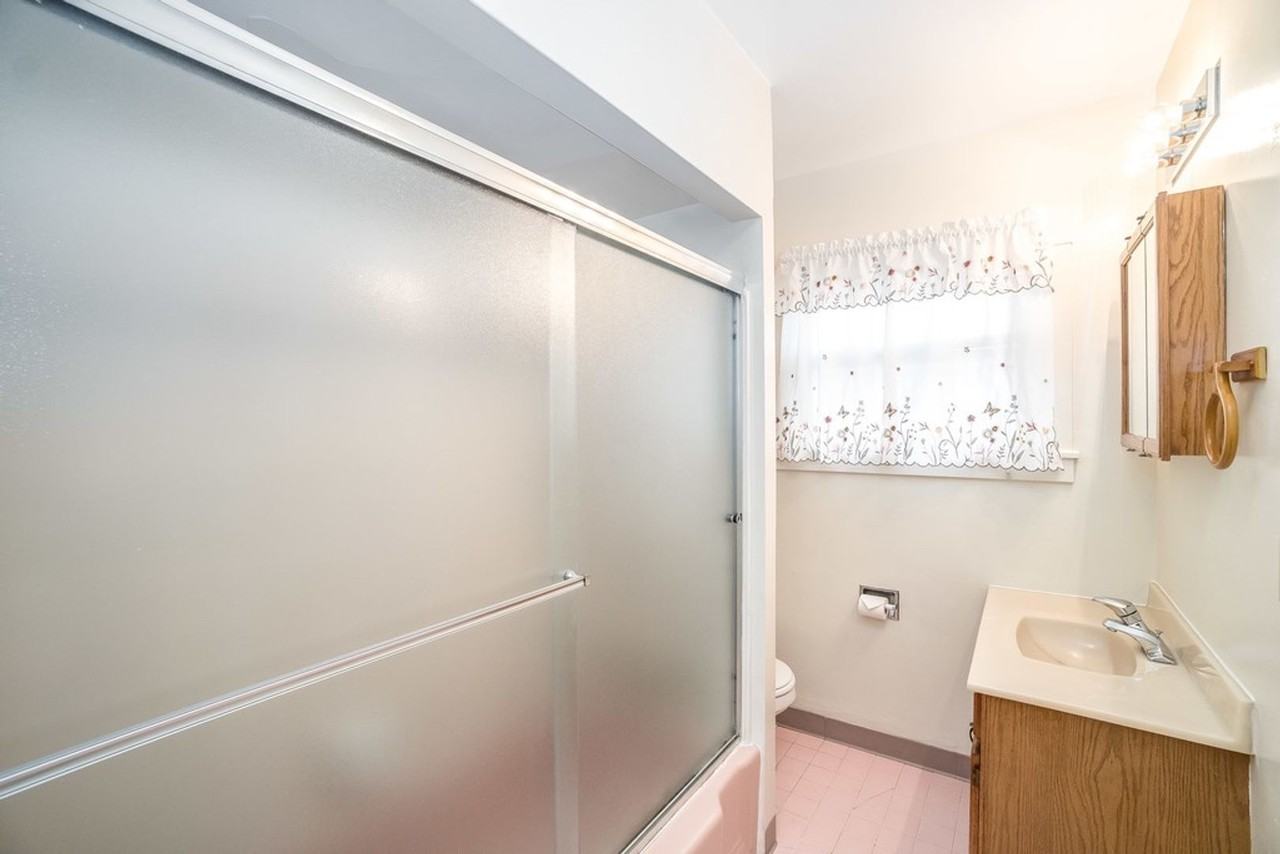 1537 Court St - Photo 3 of 13