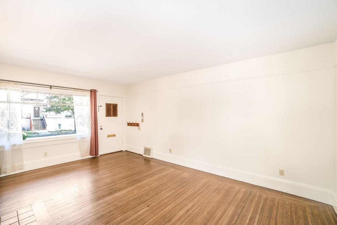 1537 Court St - Photo 4 of 13