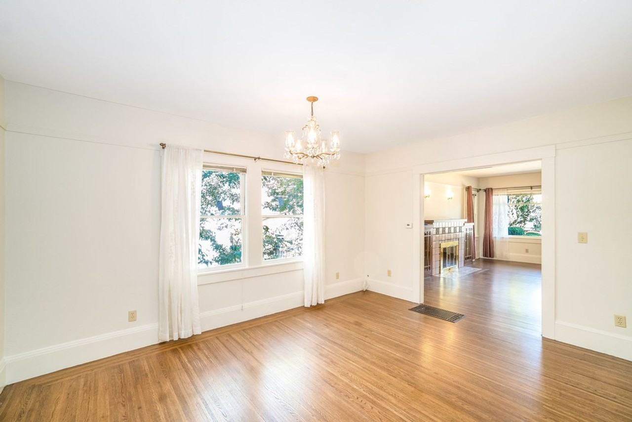 1537 Court St - Photo 5 of 13