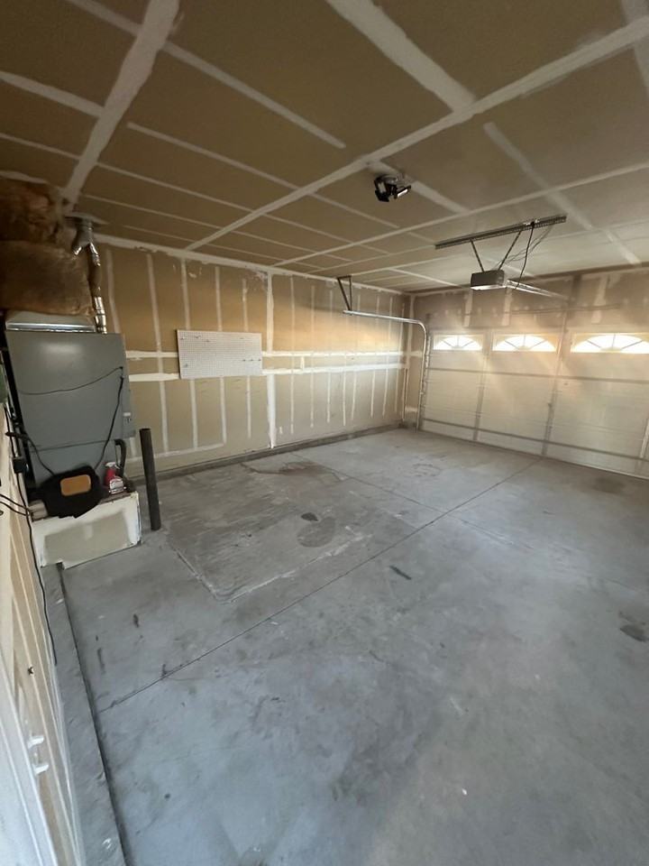 904 Julia Ln - Photo 2 of 9