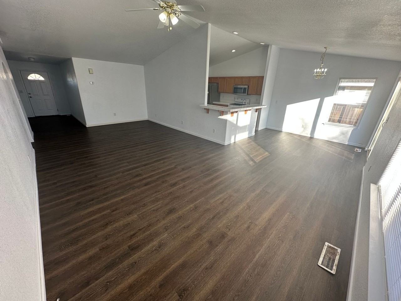 904 Julia Ln - Photo 4 of 9