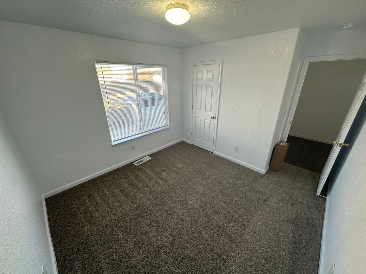 904 Julia Ln - Photo 5 of 9