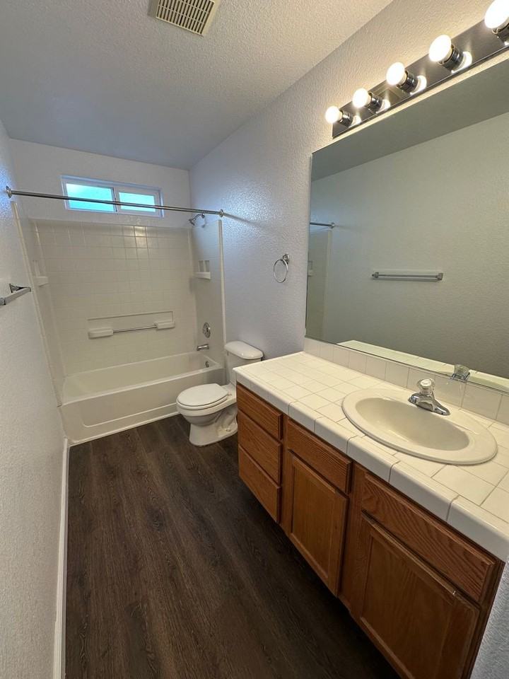 904 Julia Ln - Photo 6 of 9