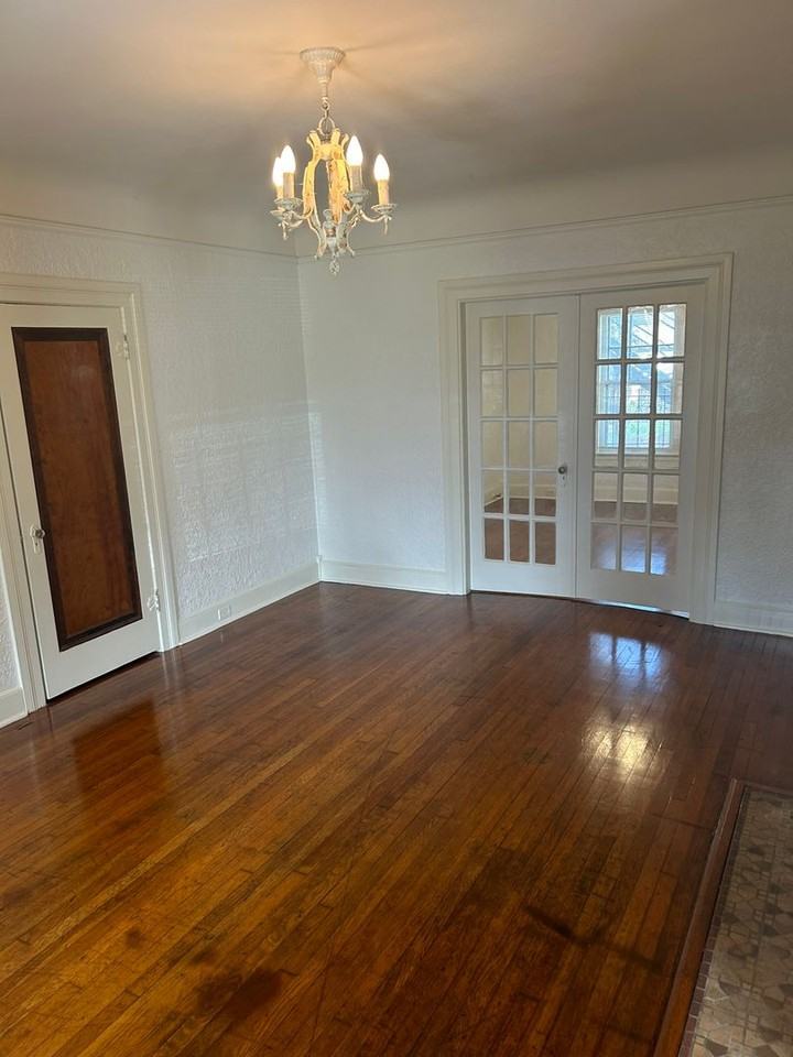 1037 W Magnolia Ave - Photo 2 of 9