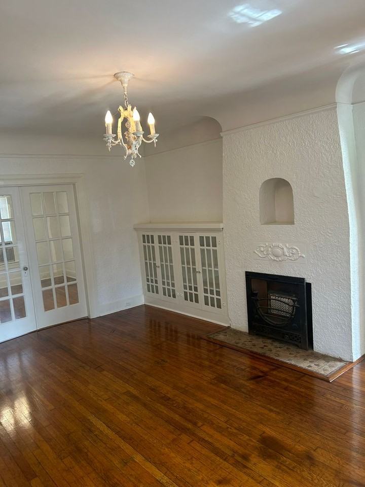 1037 W Magnolia Ave - Photo 3 of 9