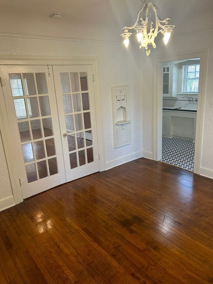 1037 W Magnolia Ave - Photo 4 of 9