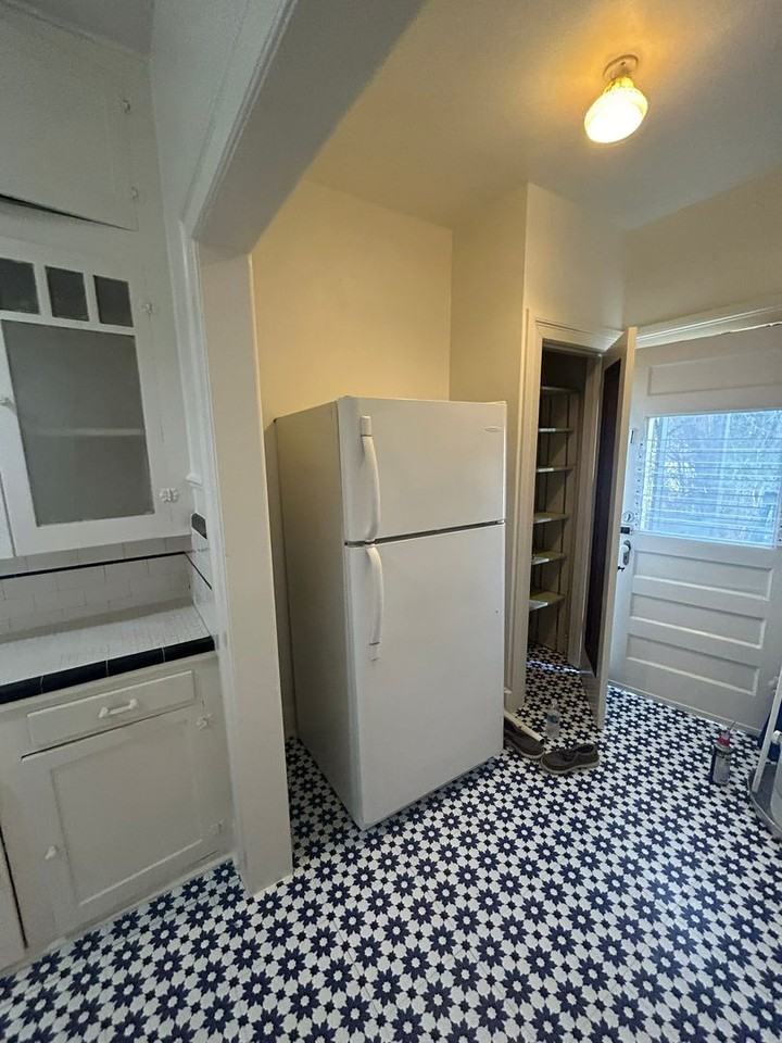 1037 W Magnolia Ave - Photo 5 of 9