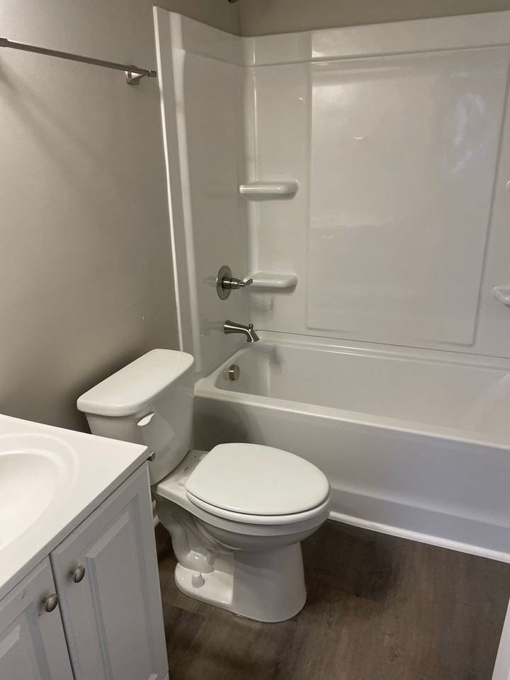 1100 Newport St - Photo 5 of 7