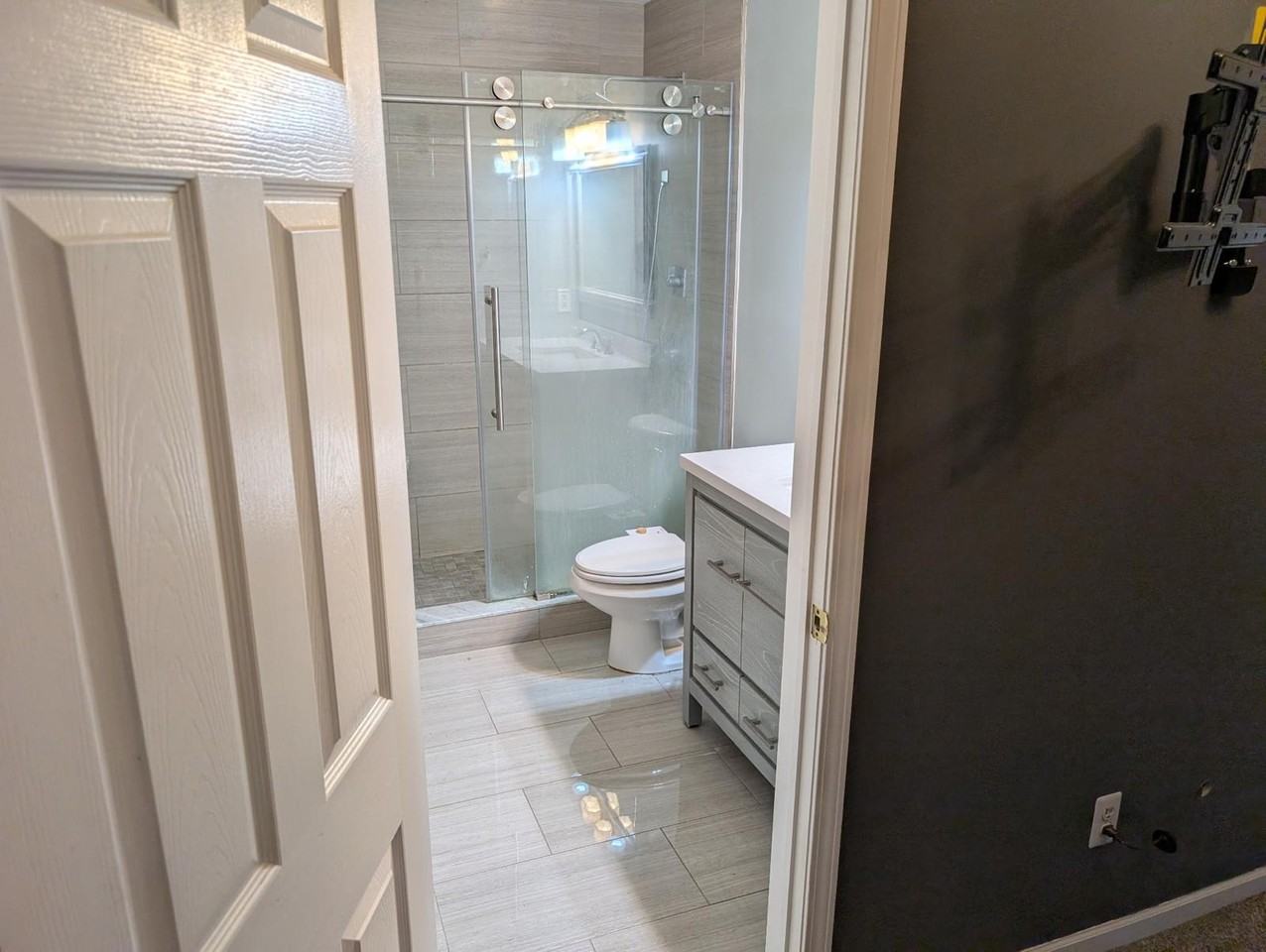 24540 Pinehurst Ave #1 - Photo 3 of 10