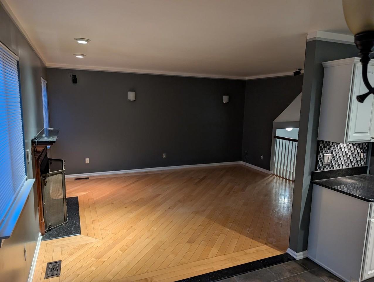 24540 Pinehurst Ave #1 - Photo 6 of 10