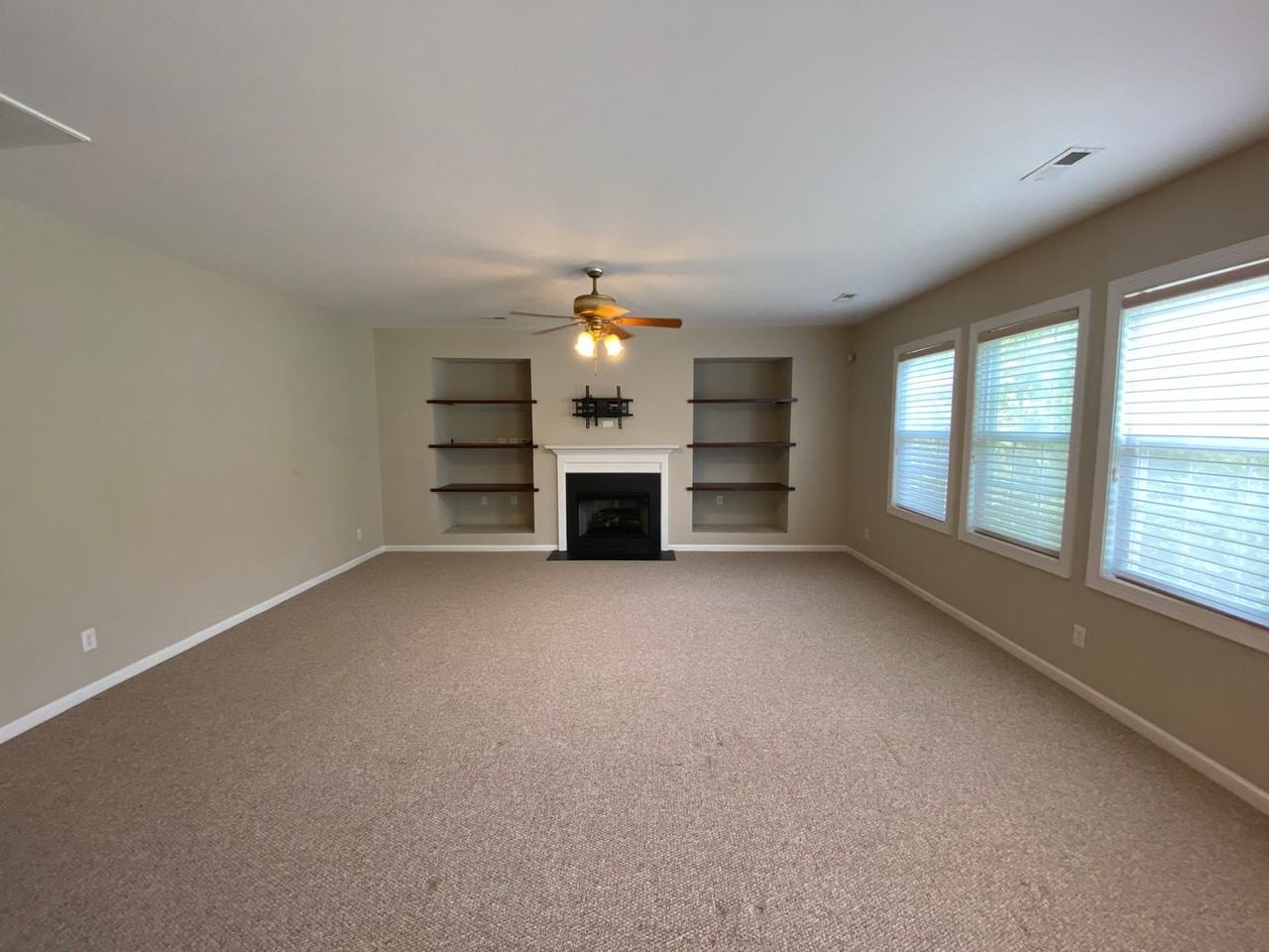 13921 Daltrey Ln - Photo 7 of 26