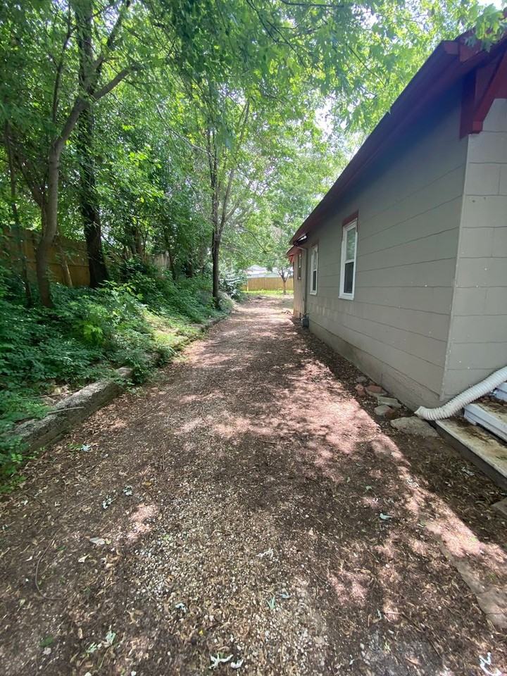 710 W Chicago St - Photo 2 of 14