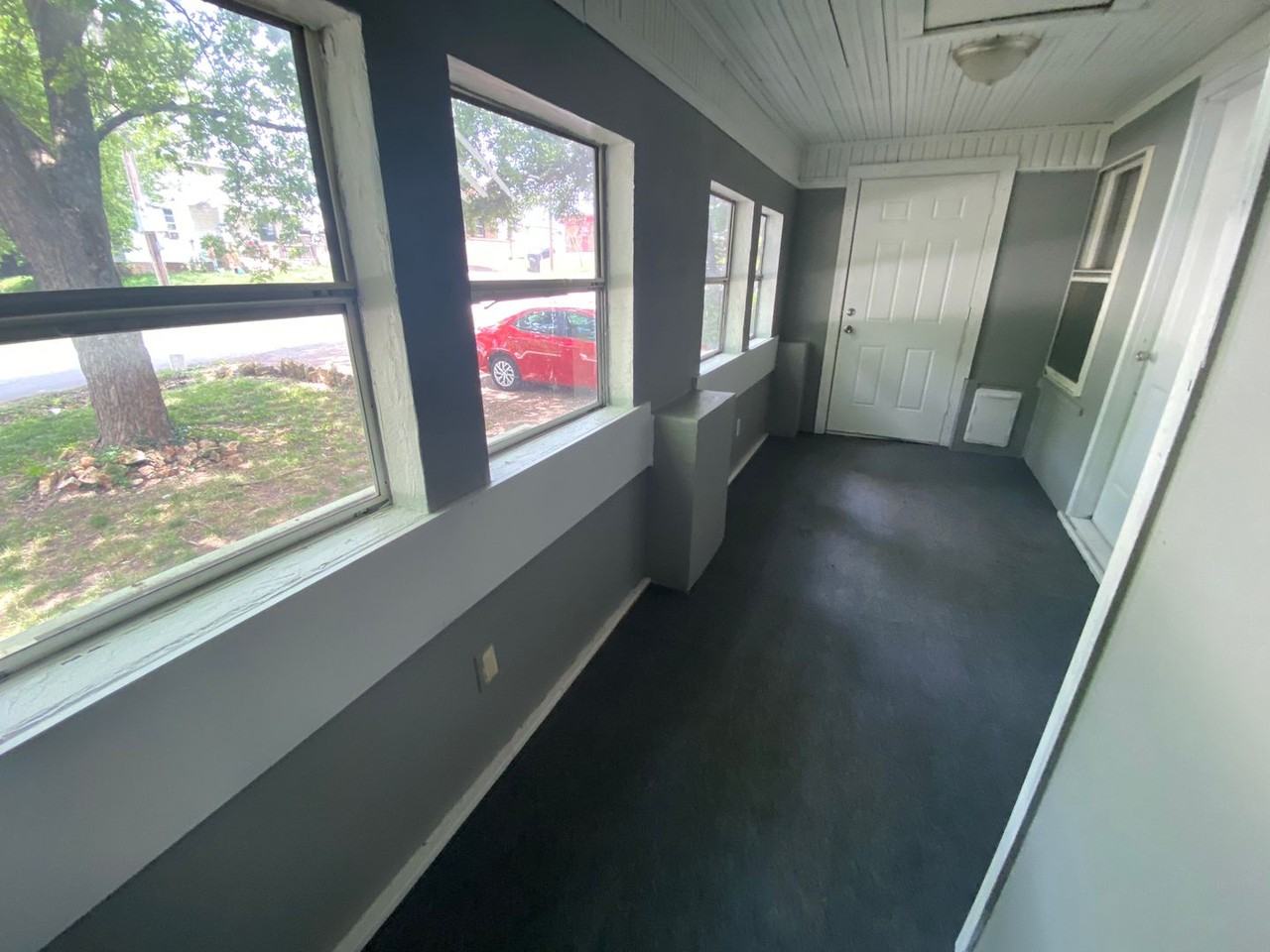 710 W Chicago St - Photo 4 of 14