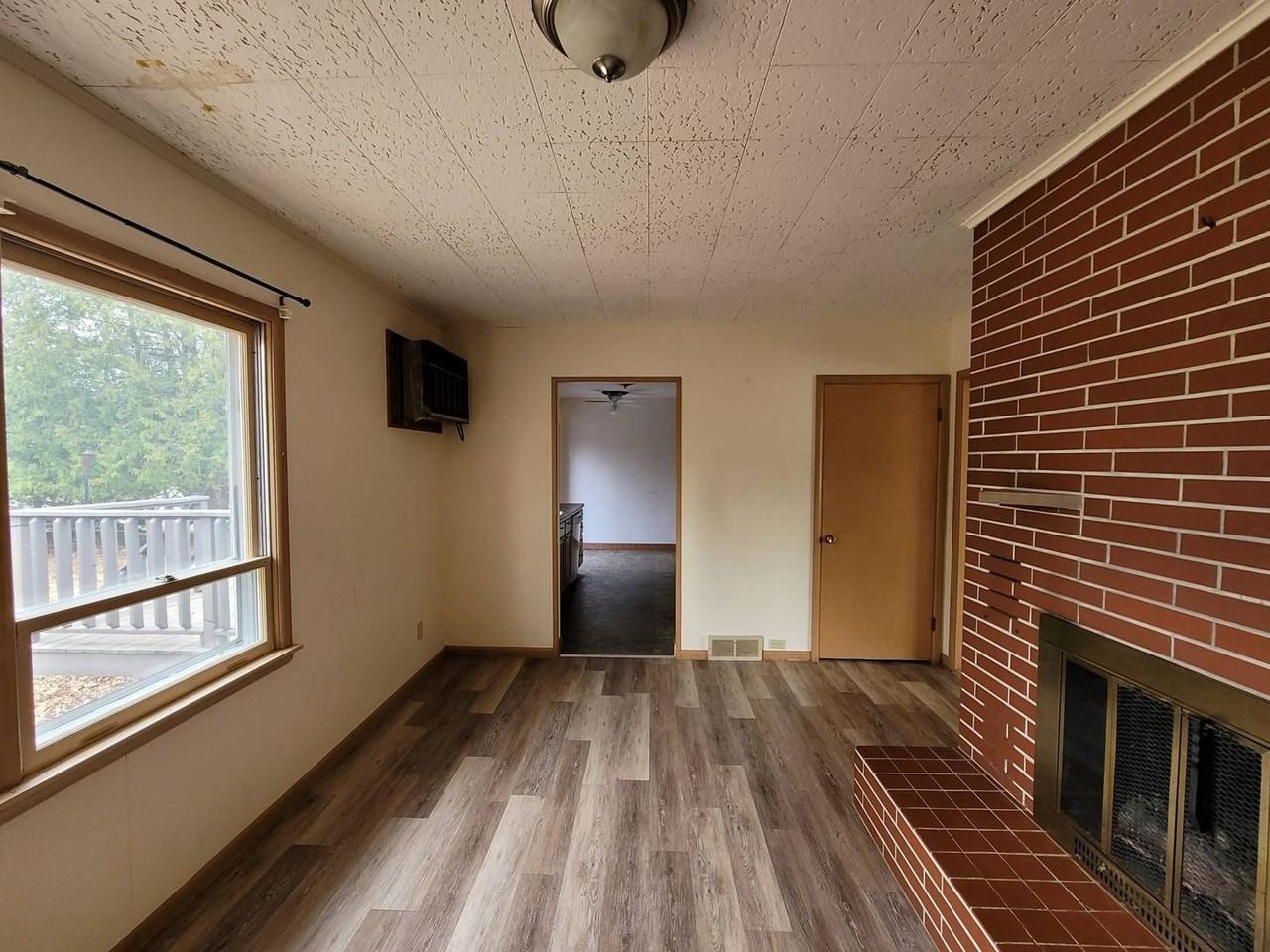 605 Clark Ave - Photo 4 of 26