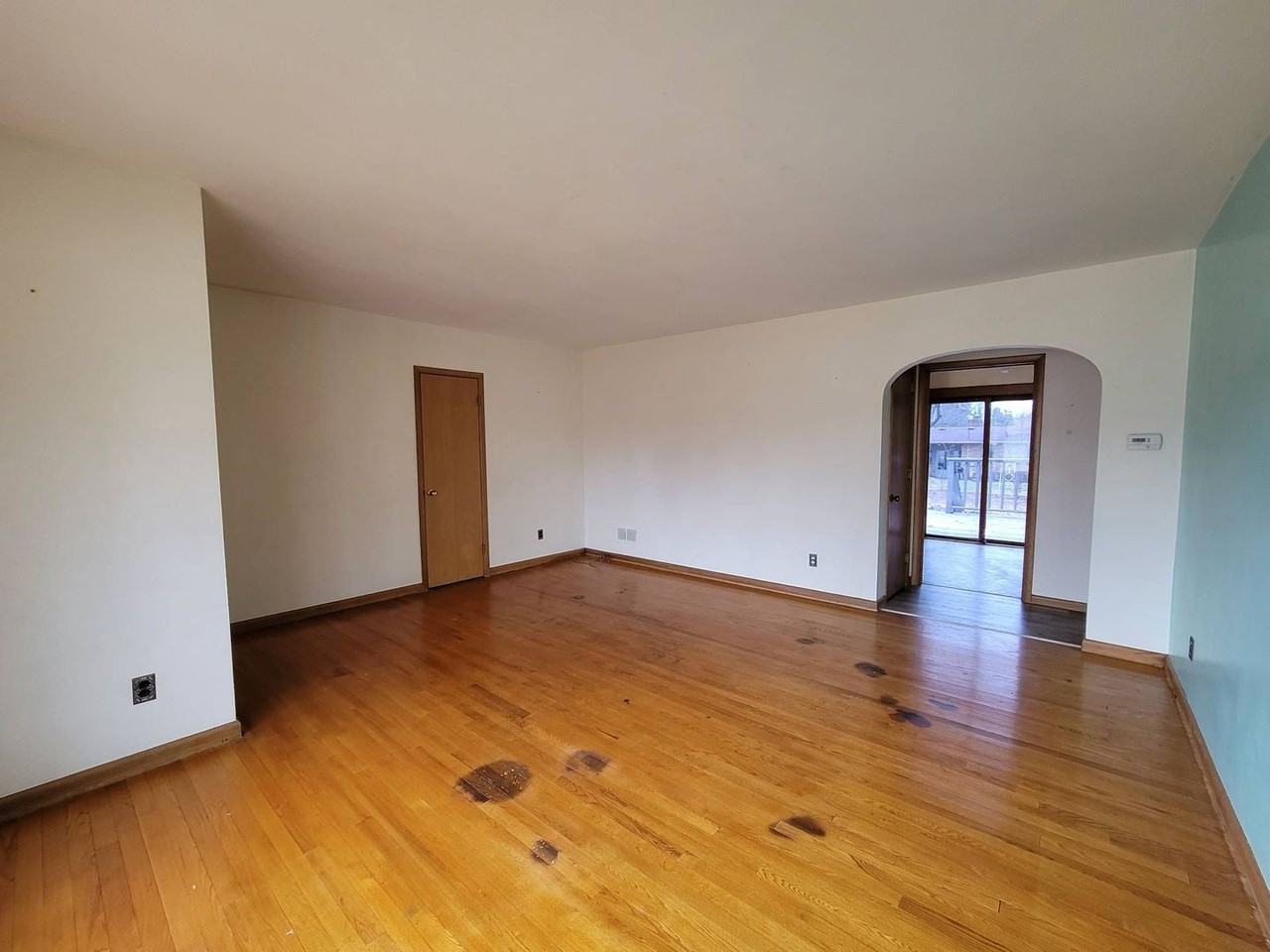 605 Clark Ave - Photo 5 of 26